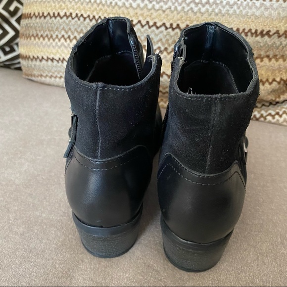 Black ankle boots bought in London. - Picture 5 of 6
